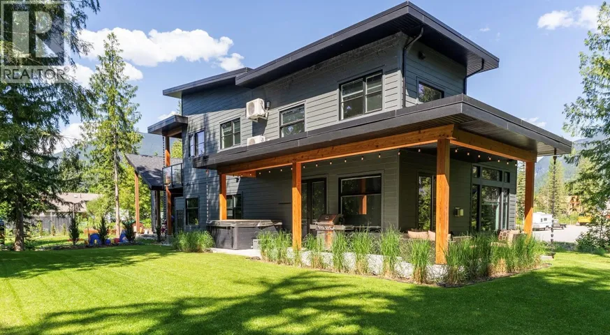 1005 Williams Gate Lane, Revelstoke, British Columbia V0E2S1
