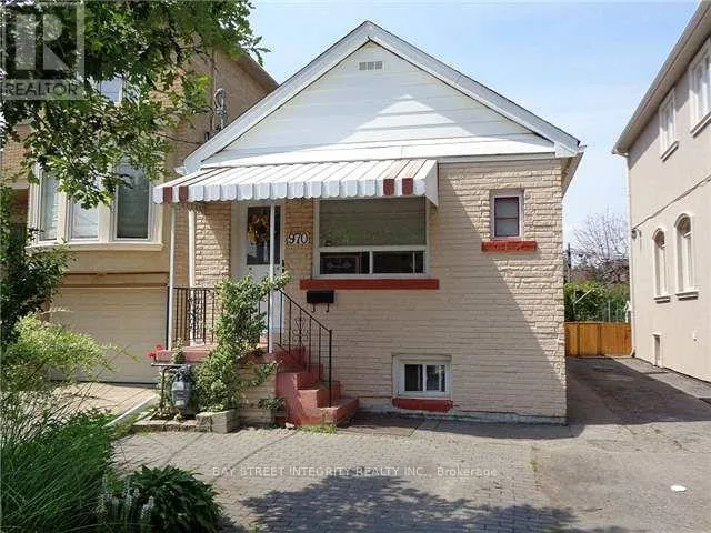 970 BRIAR HILL AVENUE, Toronto (Briar Hill-Belgravia), Ontario M6B1M3