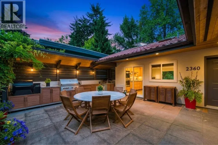 2360 MACKAY AVENUE, North Vancouver, British Columbia V7P2M9