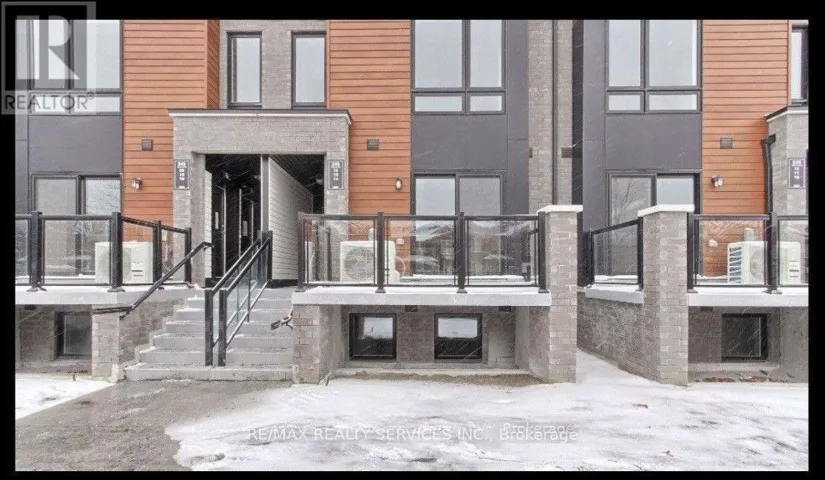 7 - 245 MCLEVIN AVENUE W, Toronto (Malvern), Ontario M1B0E8