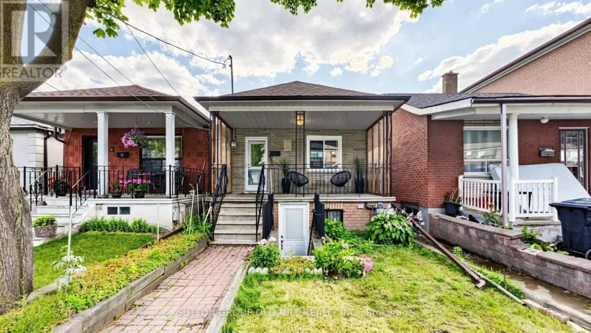 6 HILLDALE ROAD, Toronto (Rockcliffe-Smythe), Ontario M6N3Y2
