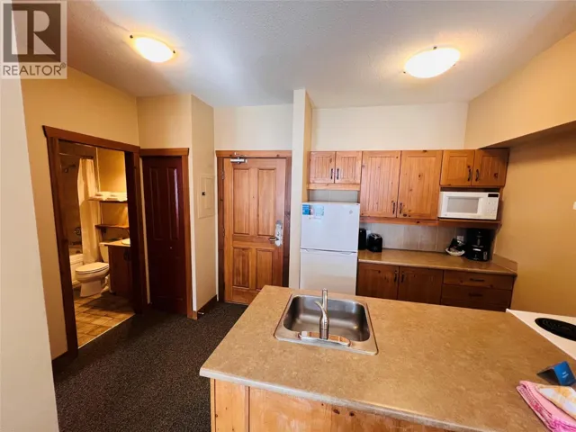 2090 Summit Drive Unit# 203, Panorama, British Columbia V0A1T0