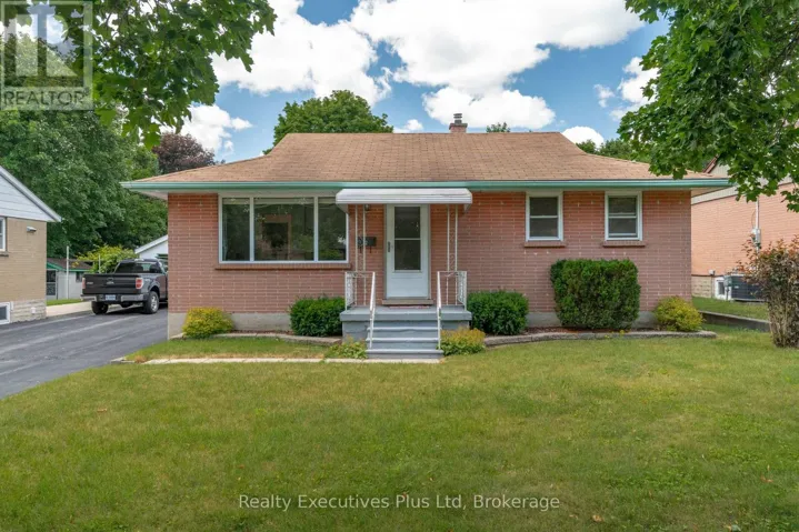 82 CASSINO AVENUE, Guelph (St. George's), Ontario N1E2J3