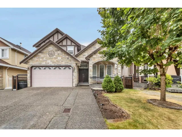 6968 151A STREET, Surrey, British Columbia V3W3T1