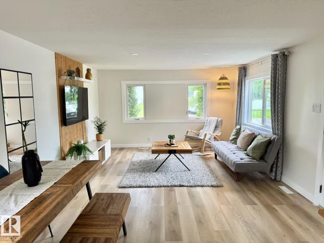 8 The Parkway NW, Edmonton, Alberta T6P1C7