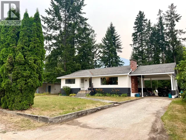 807 23 Highway N, Nakusp, British Columbia V0G1R0
