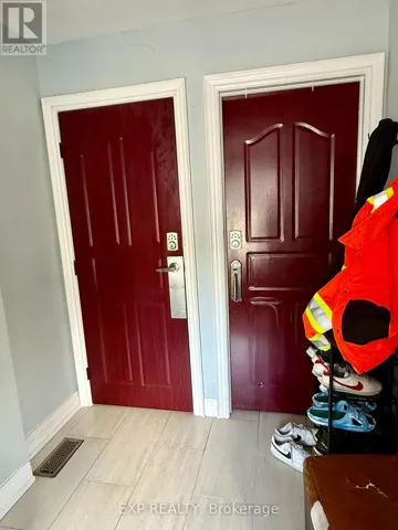 UPPER - 132 BROOKHAVEN DRIVE, Toronto (Brookhaven-Amesbury), Ontario M6M4P2