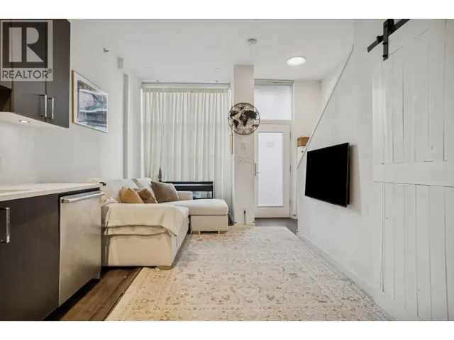 62 W 1ST AVENUE, Vancouver, British Columbia V5Y0K4