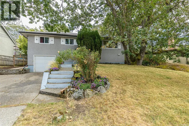 2975 Harriet Rd, Victoria, British Columbia V9A1T2