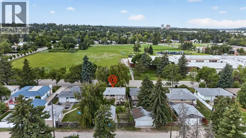 39 Hillgrove Crescent SW, Calgary, Alberta T2V3K8