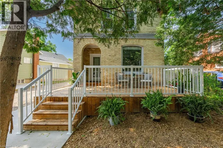 48 POLLOCK Avenue, Cambridge, Ontario N1R2B1