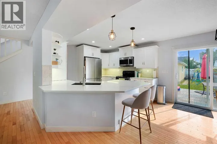 5532 Forand Street SW, Calgary, Alberta T3E7S6
