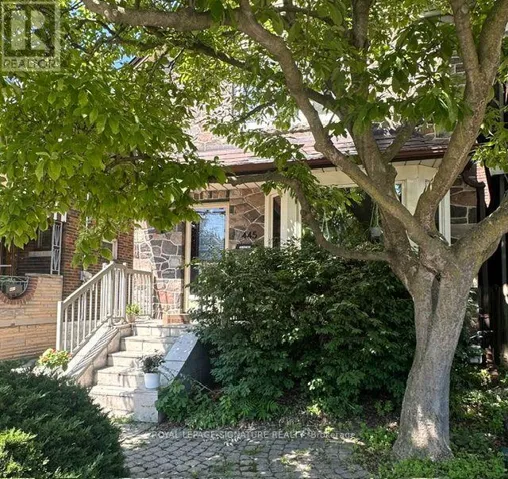 LOWER - 445 DONLANDS AVENUE, Toronto (East York), Ontario M4J3S4