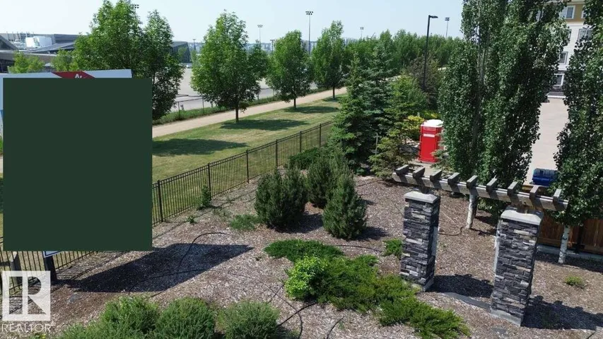#302 3670 139 AV NW, Edmonton, Alberta T5Y3N5
