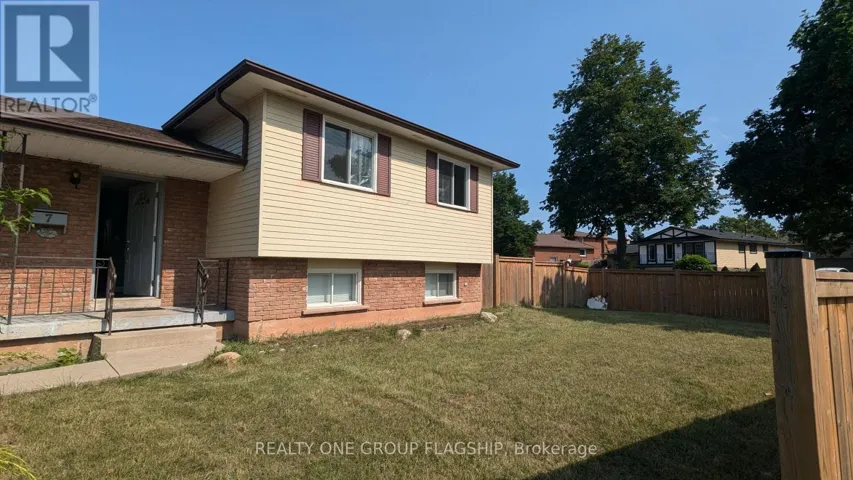 UPPER - 7 GREENING AVENUE, Hamilton (Stoney Creek), Ontario L8E3Z8