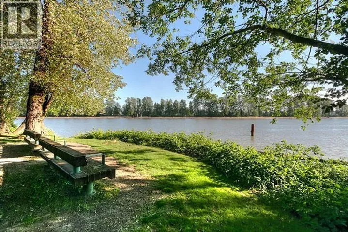 911 2763 CHANDLERY PLACE, Vancouver, British Columbia V5S4V4