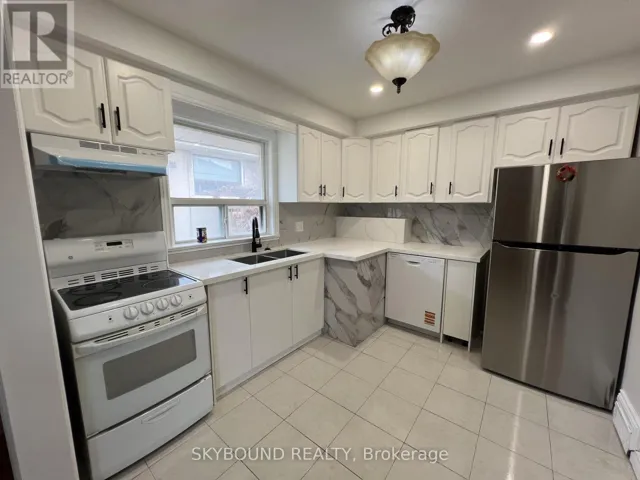 33 BRADSTOCK ROAD, Toronto (Humbermede), Ontario M9M1M9