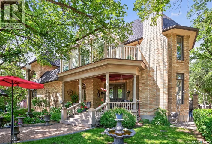 220 Hall STREET W, Moose Jaw, Saskatchewan S6H2R3