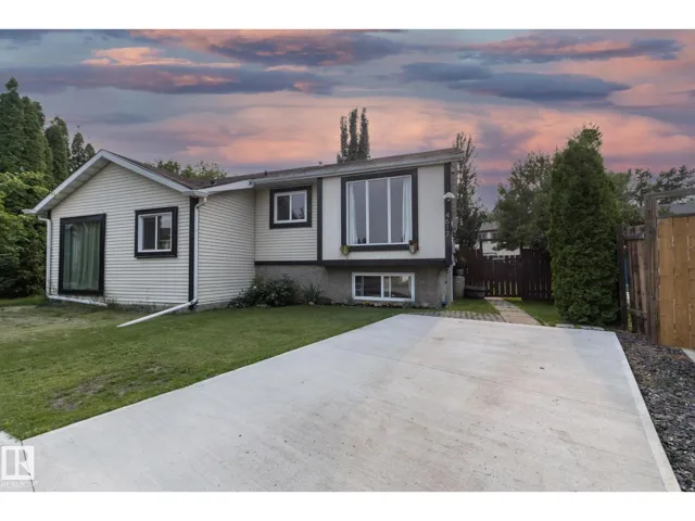 4617 35 AV NW, Edmonton, Alberta T6L3P8