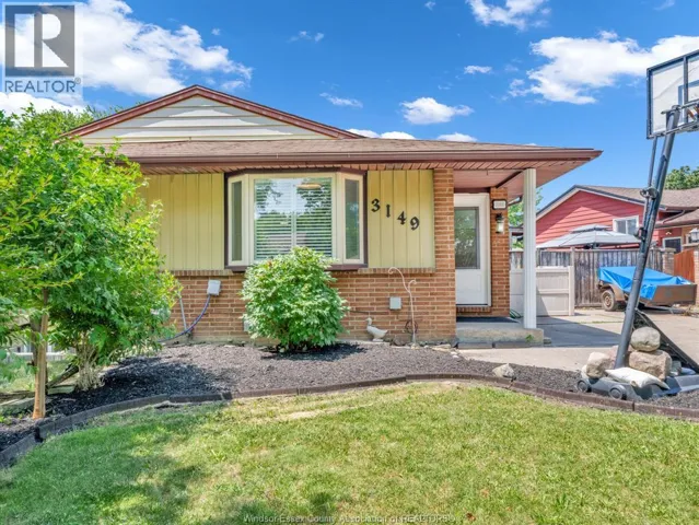 3149 ELMWOOD CRESCENT, Windsor, Ontario N8R1X5