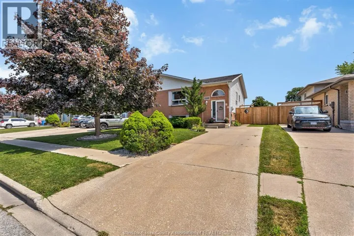12589 HORWOOD CRESCENT, Tecumseh, Ontario N8N4T7