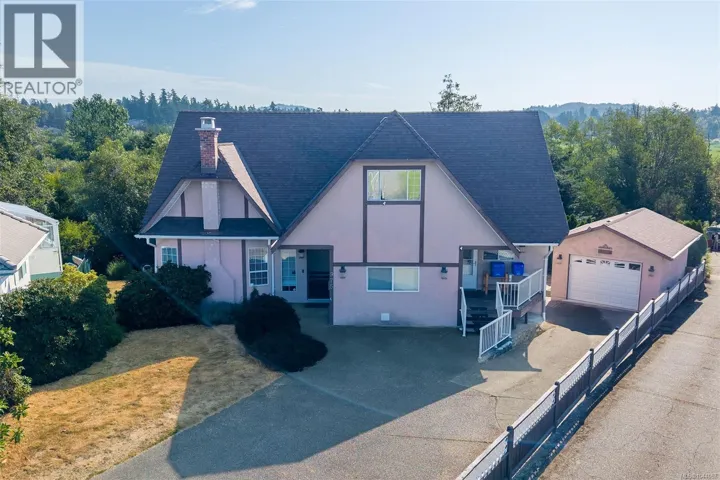 975 Meadowview Pl, Saanich, British Columbia V8Z7E2