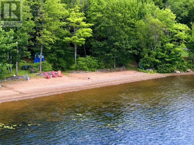 14 Lawrence Robinson Lane, Windsor Junction, Nova Scotia B2T1G1