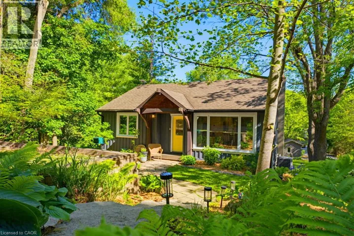 1131 OLD GOVERNOR'S Road, Dundas, Ontario L9H5E3