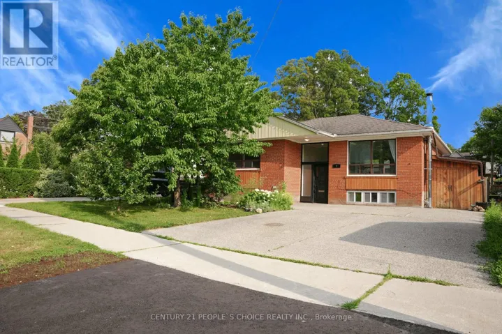 7 NORTH HEIGHTS ROAD, Toronto (Princess-Rosethorn), Ontario M9B2T2