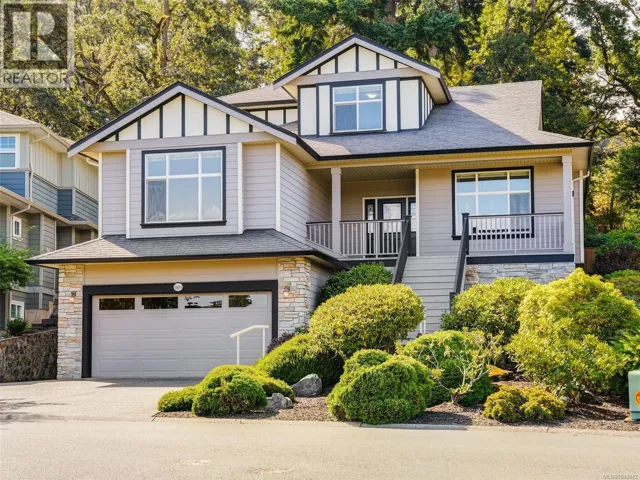 809 Rogers Way, Saanich, British Columbia V8X5L1