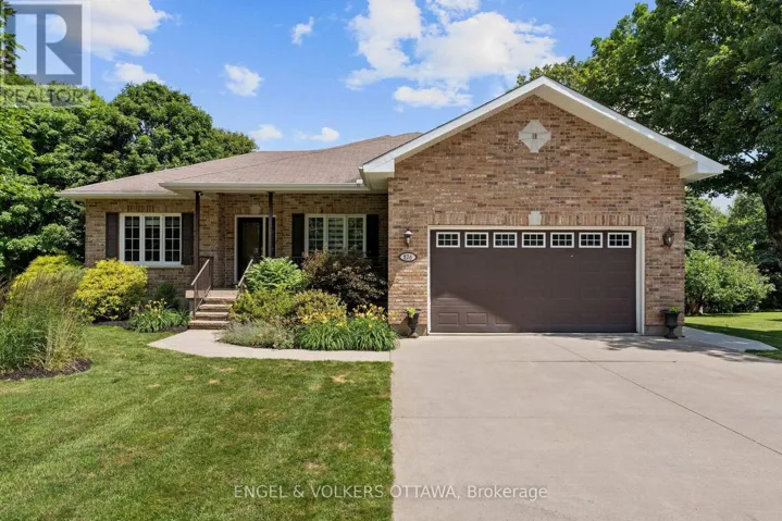 876 CENTER STREET, McNab/Braeside, Ontario K0A1G0