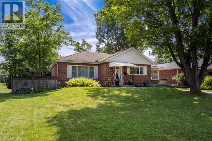 386 PATRICIA Drive, Burlington, Ontario L7T1K2