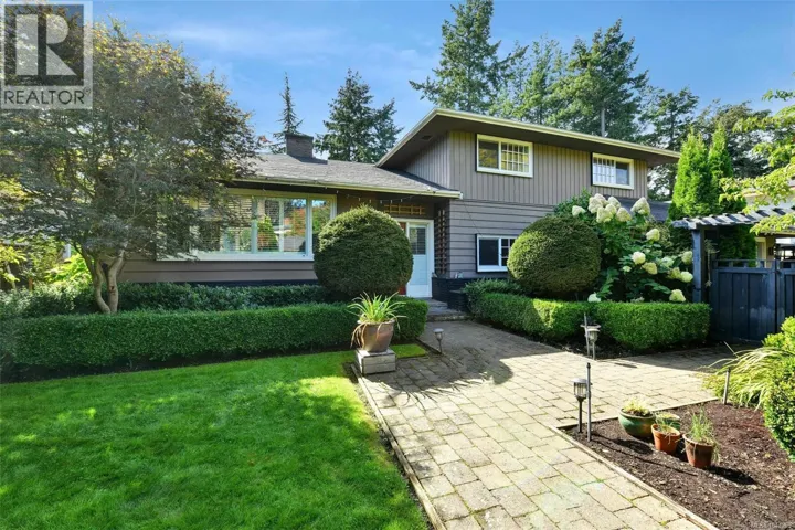 2065 Avondale Rd, Oak Bay, British Columbia V8P1V5