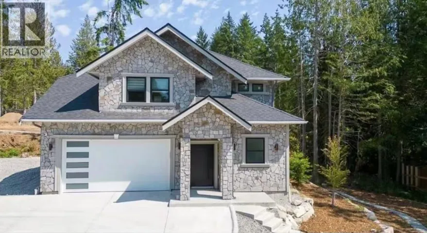 2 1102 LARGO ROAD, Roberts Creek, British Columbia V0N2W2
