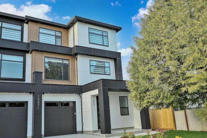 102 15371 94 AVENUE, Surrey, British Columbia V3R1E3