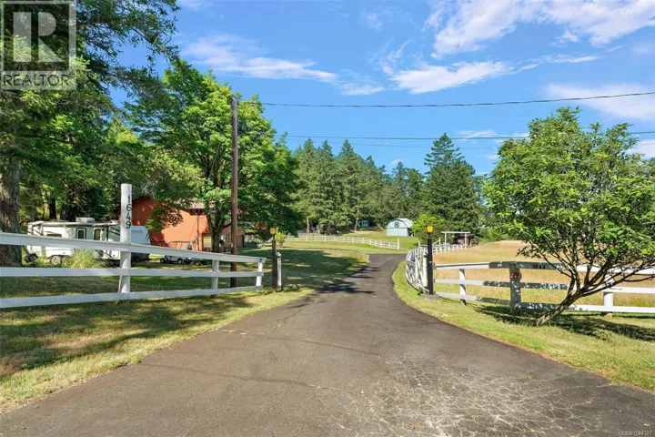 1649 Charlton Rd, Saanich, British Columbia V9E2C8