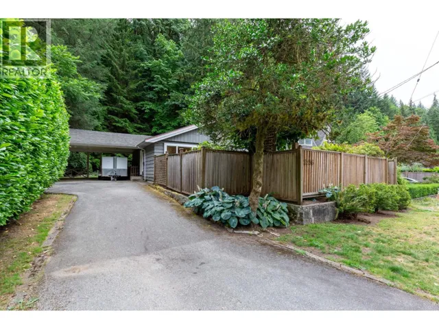 2256 CHAPMAN WAY, North Vancouver, British Columbia V7H1W1