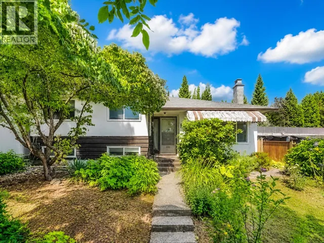 8259 10TH AVENUE, Burnaby, British Columbia V3N2S6