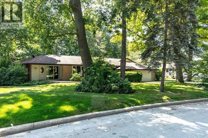 44 COLQUHOUN Crescent, Hamilton, Ontario L9C4W8