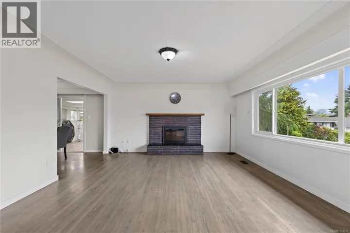 1819 Dunnett Cres, Saanich, British Columbia V8N2P4