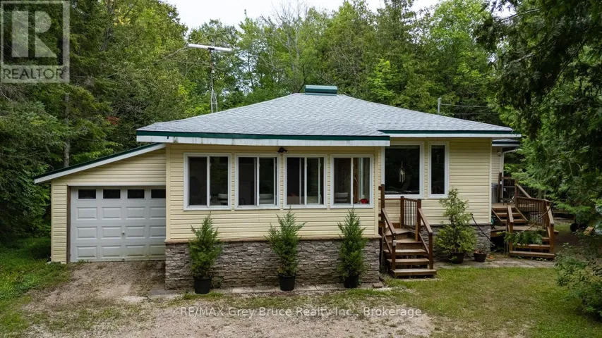 496 BERFORD LAKE ROAD, South Bruce Peninsula, Ontario N0H2T0