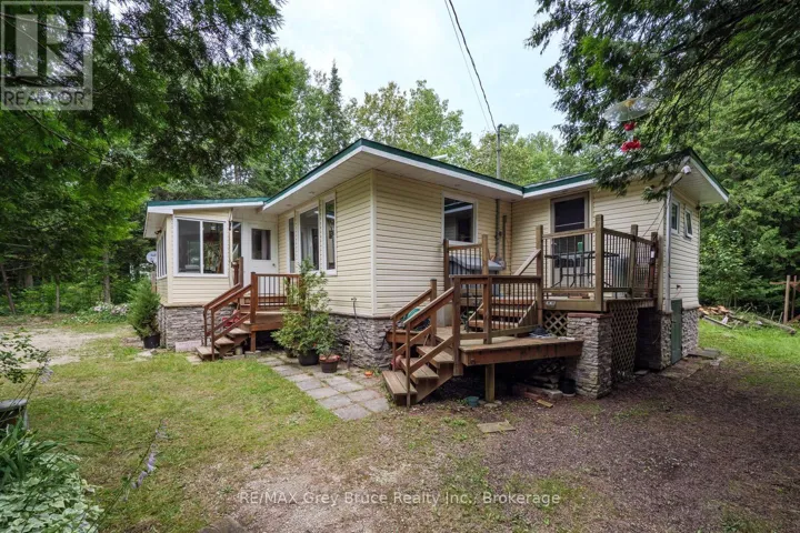 496 BERFORD LAKE ROAD, South Bruce Peninsula, Ontario N0H2T0