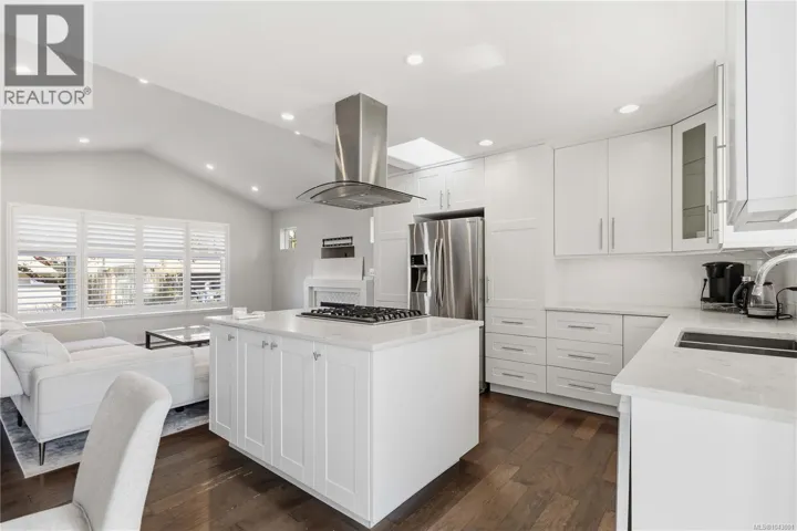 2508 Shakespeare St, Victoria, British Columbia V8R4G5