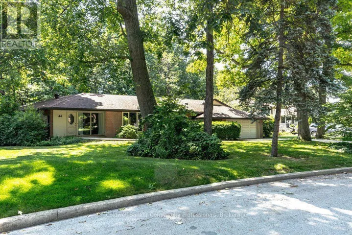 44 COLQUHOUN CRESCENT, Hamilton (Westcliffe), Ontario L9C4W8