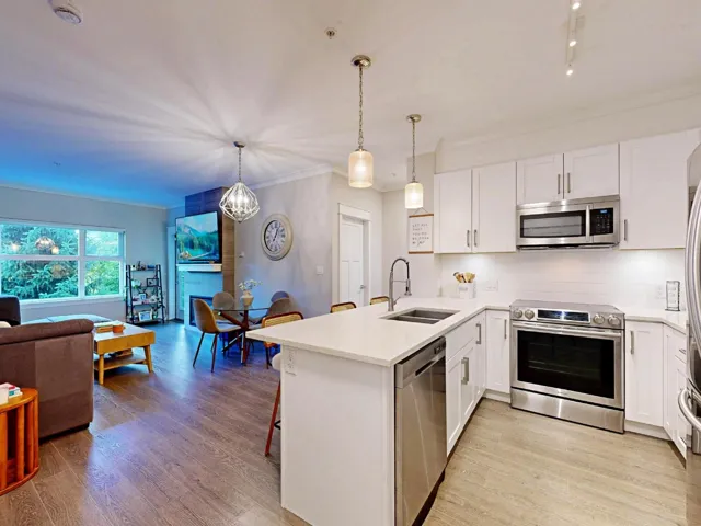 211 5020 221A STREET, Langley, British Columbia V2Y0V5