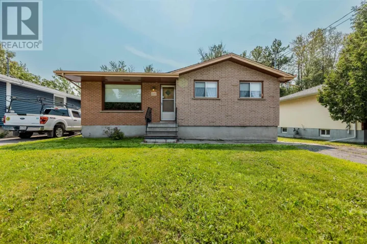 283 CARL AVE E, THUNDER BAY, Ontario P7B4Z6