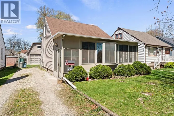 678 CAPITOL STREET, Windsor, Ontario N8X3G1