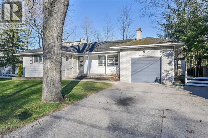 112 ACADEMY Street, Ancaster, Ontario L9G2Y1