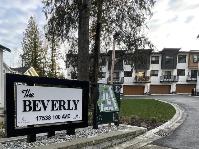 13 17538 100 AVENUE AVENUE, Surrey, British Columbia V4N5H1