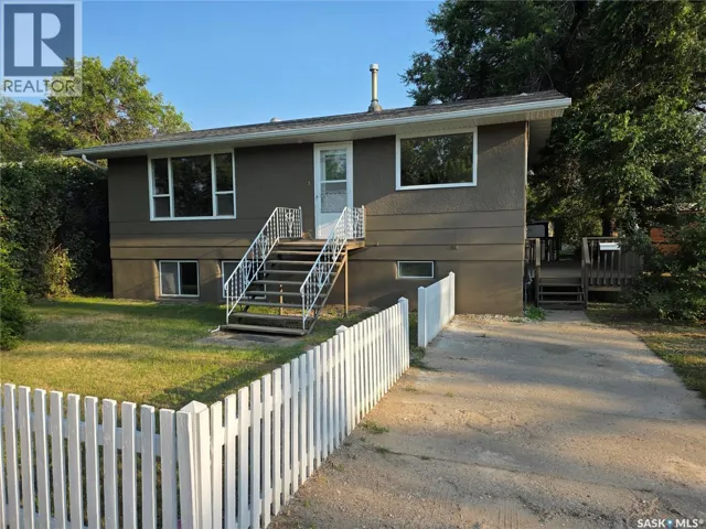 1422 Crawford AVENUE, Swift Current, Saskatchewan S9H1E9